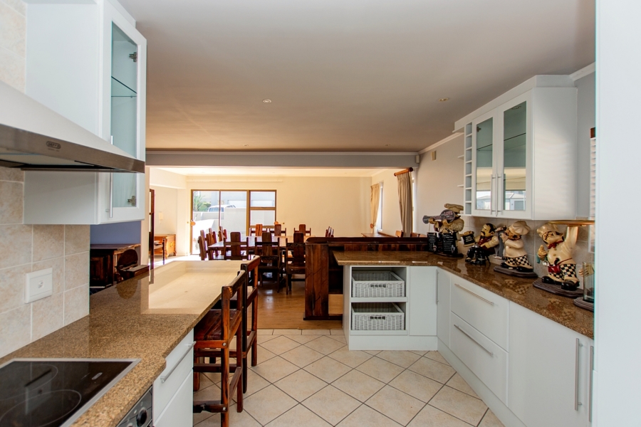 7 Bedroom Property for Sale in Myburgh Park Western Cape